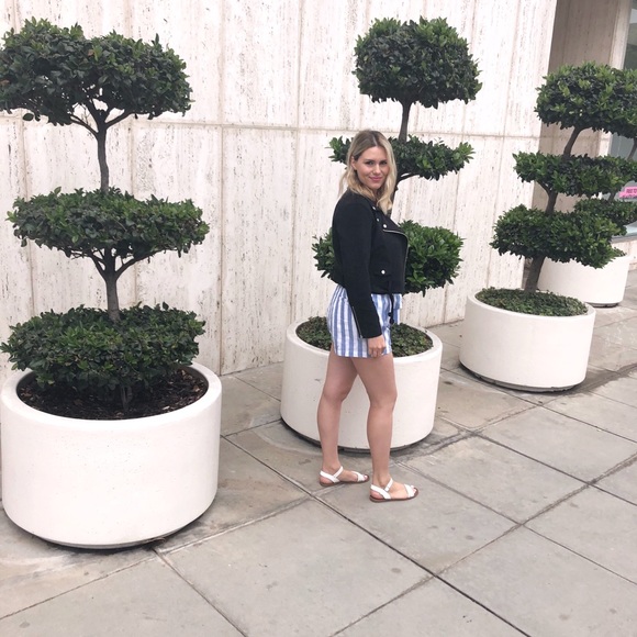 Meet your Posher, Jennifer - Picture 1 of 1